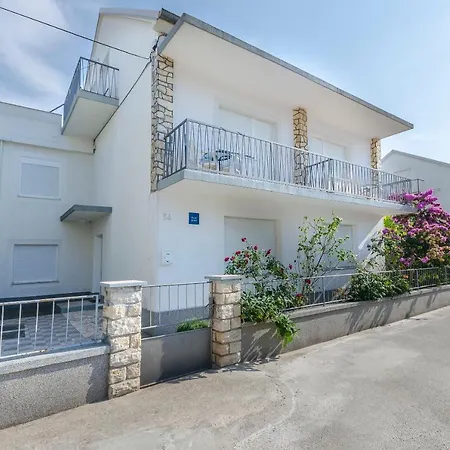 Mira Ii Guest house 3*