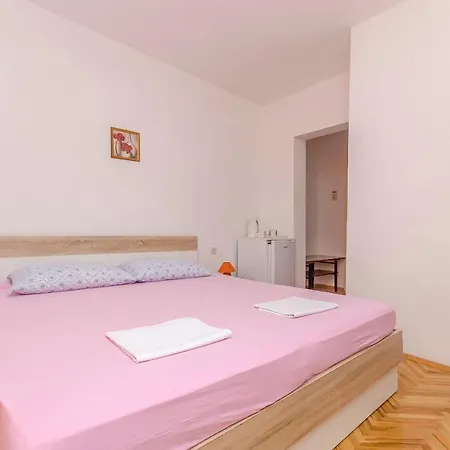 Mira Ii Guest house 3*