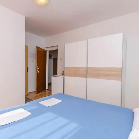 Mira Ii Guest house 3*